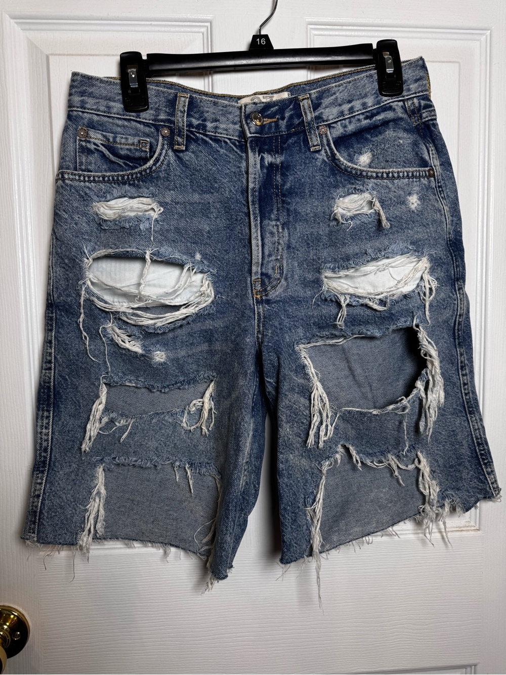 Free People We The Free Distressed Bermuda Denim Shorts Sz 27 100% Cotton Jorts